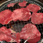 焼肉 蔵 - ペラペラタンですがすぐ焼けてよろし❤