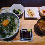 Taishuu barusandogurasu - しらす丼定食のランチ
