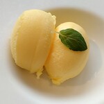 Brasserie Gent - 本日のデザート柚子のシャーベット⭐️ランチにプラス¥500でデザートとドリンク付き