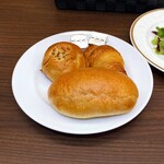 ベーカリーレストランサンマルク - パンはセルフで食べ放題です。