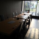 サラザン - 1階席/テーブル3つで最大12名様、2つで8名様夜の部コースご予約時のみ対応