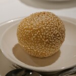 聘珍樓 - 胡麻団子