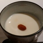 聘珍樓 - 杏仁豆腐