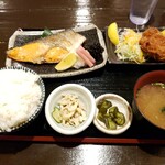 めしと酒 高ひろ - 銀鮭塩焼きとカキフライ定食1,000円！