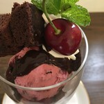 静かな時間を過ごすためのカフェCafePatra - ガトーショコラも美味しい