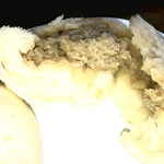 二見の豚まん - 餡もぎっちり