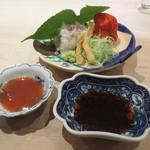 くろぎ - 初鱧の叩き、卵、骨せんべい  梅肉  胡瓜