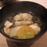 くろぎ - 揚げ鱧のお椀  鱧骨出汁  初松茸  ズッキーニ  じゅんさい