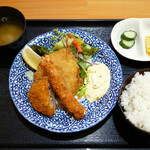 Koshitsu Izakaya Maguro Tabehoudai Uosanzou - 特製 ミックスフライ定食 ¥750