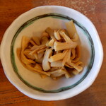 中華 四川 - 単独でタンタン麺を味わった後、ここで支那竹を投入します。