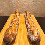 シニフィアン シニフィエ 世田谷本店 - 左が”40時間発酵“、右が”ジャポネーズ“