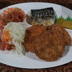 女人堂 - 夕食③（鯖塩焼き、カツ他）