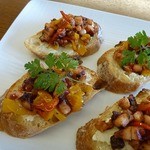 サ・マーシュ - タコとパプリカ、クリームチーズのタルティーヌにリメイク