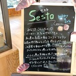 Sesto - 店頭の看板