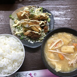 居喰処 光 - 2020/10/10
      本日の日替り 豚汁定食 500円
      小皿 地鶏の甘辛炒め
