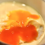 鮨処 多田 - 黄身 in 茶碗蒸し 断層