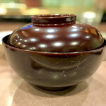 鮨処 多田 - 椀物 松茸とクエ 提供時