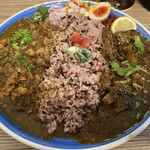 ナミニノカレー - クワトロチキンカレーと和風ラムキーマカレーのあいがけ(ご飯Ⅼ)