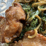 焼きそば 瑠璃 - 「焼きそばカラアゲセット」唐揚げ拡大。肉系は「焼きそば」の具材には使用されていないようだ。その意味では、この「焼きそばカラアゲセット」は正解かも知れない。存分に肉系の味わいを愉しませて戴いた。