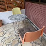 焼きそば 瑠璃 - 『焼きそば 瑠璃』店舗内観と言うか、店舗注文カウンター前の方がイートインスペース。