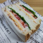サンドイッチ&サラダ ニコ - タンドリーチキンサンドイッチ