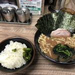 武道家 龍 - ラーメン（並）＋のり＋ライス（無料サービス）