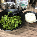 武道家 龍 - 食べ放題のキュウリの漬物