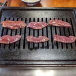 大和食堂 - ハツを焼いてるところ