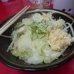 とんこつラーメンいしい - トッピングの野菜。こちらも娘注文。