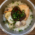 Shunsai jimi syuu - 五目釜めし(海老、鶏肉、椎茸、帆立、山菜など)