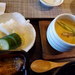 うなぎ処 館 - 茶碗蒸しと漬物も