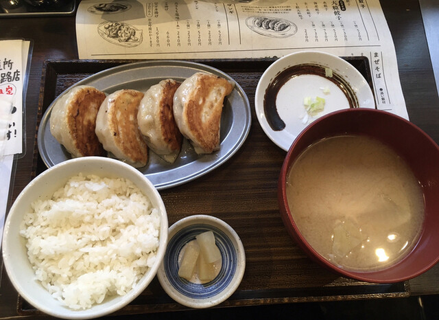 サッポロ 餃子製造所 狸小路店 Sapporo 餃子製造所 資生館小学校前 餃子 食べログ