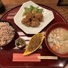 Koujigura - 豚汁定食　おかずは油淋鶏(900円　税込)