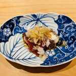 Sushi Ichijirou - 鰹のタタキと泉州の玉ねぎ。辛子醤油が一番好き♡