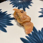 鮨 一二郎 - 大きな煮蛤！あっさりとした上品なツメです。