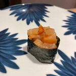 鮨 一二郎 - お口直しに丁度良い帆立とヅケの軍艦♫