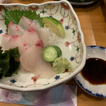 市場寿し 魚屋 - 活き締めしまあじ。刺し身。1,200