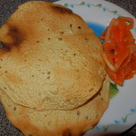 インドレストラン ラム - おとおし　パプダと辛い漬物