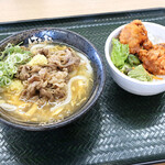 Hanamaru Udon - 牛肉玉子あんかけと、鶏の唐揚げ丼