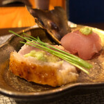 根津 焼鳥 照隅 - 胸たたき、ささみ昆布締め、昆布締めに使用した昆布焼き