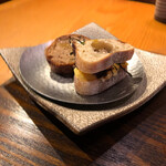 根津 焼鳥 照隅 - レバパテ生クリームバゲット、鳥のタルタルぽんじりバゲット