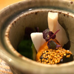 根津 焼鳥 照隅 - 単なる漬物と牛蒡の煮付けで終わらせない意志が伝わり素晴らしい！