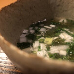 根津 焼鳥 照隅 - 秀逸な鳥の出汁に二種のネギで見た目と食感も愉しめて最後まで妥協無し！