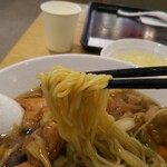 東京餃子軒 - 麺リフト