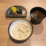 休暇村 - 夕食：長野県産コシヒカリまたはきのこの炊き込みご飯、味噌汁、信州の旬漬け