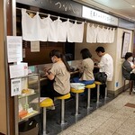 天ぷら新宿つな八 - 女性が多い