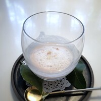 ヴェルフォンセ - ◆林檎の冷製スープ・・リンゴのほのかな甘味を感じる美味しいスープですが、もう少し量があると嬉しいですね。