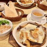 Kurepu Taka - スペシャルランチ(カキのグラタンクレープ、ビーフコンソメスープ、春雨サラダ、トースト、マーガリン) ¥1,650