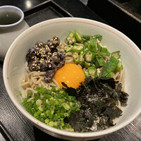 日本橋 やぶ久 - 黒豆納豆蕎麦。愛知県ではあまり見かけないです。