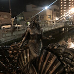 温石 - 駅前の人魚姫も濡れる夜